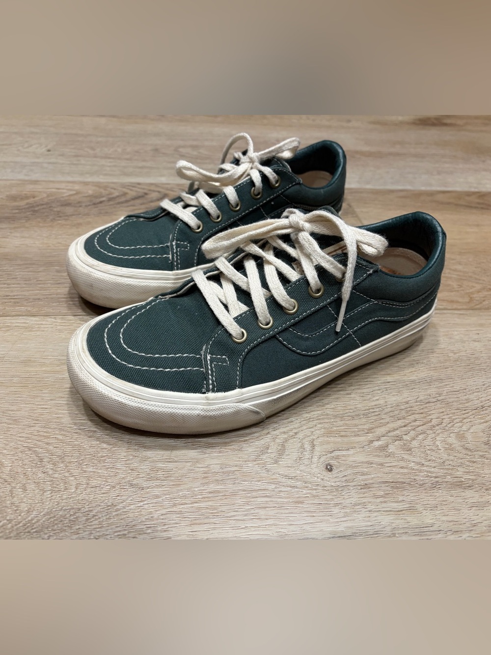 Vans Low-Top Sneakers in Forest Green and Cream